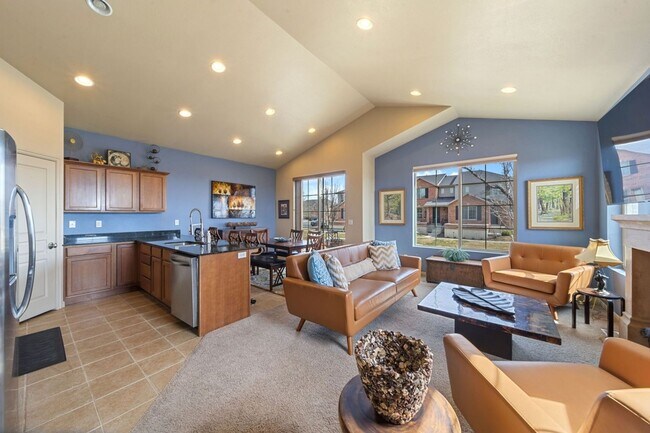 Foto del edificio - $2,000 Rent Credit! 6-Bedroom Home in West...