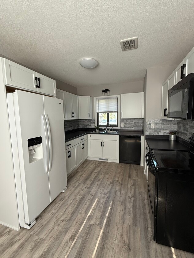 Primary Photo - 1148 5th Ave SE