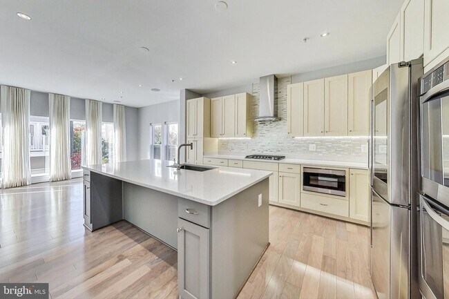 Building Photo - 1458 Piccard Dr