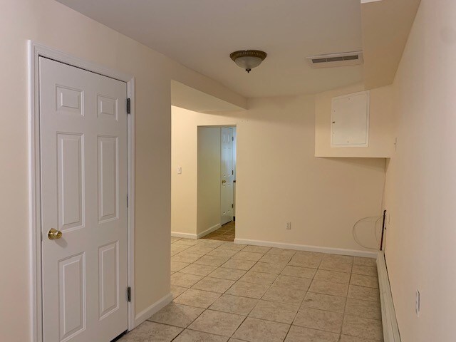 Primary Photo - 68 Bushey Ave