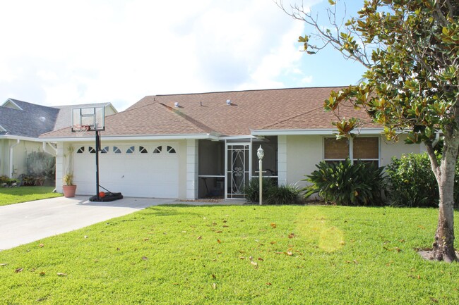 Building Photo - 12872 Meadowbend Dr