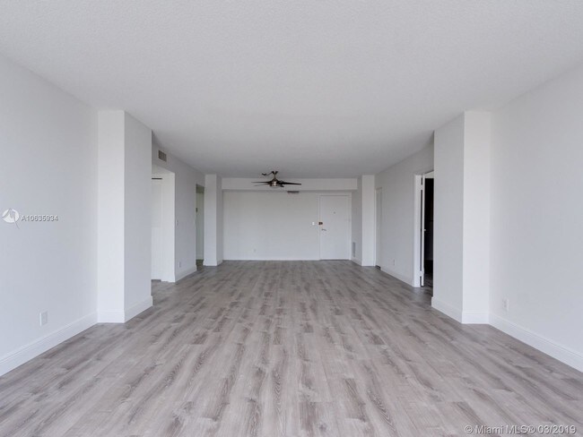 Building Photo - ALLINGTON TOWERS NORTH CONDO