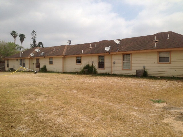 Building Photo - 208 Laureles Dr