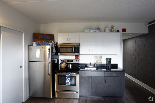 Living Area - St. Regis House Apartments