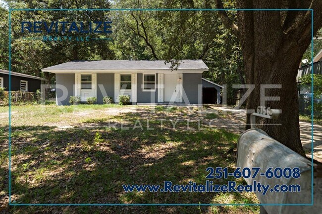 Building Photo - Newly Renovated 3 bedroom / 1 bathroom Rea...