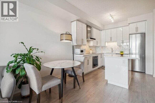 Building Photo - 2093 Fairview St