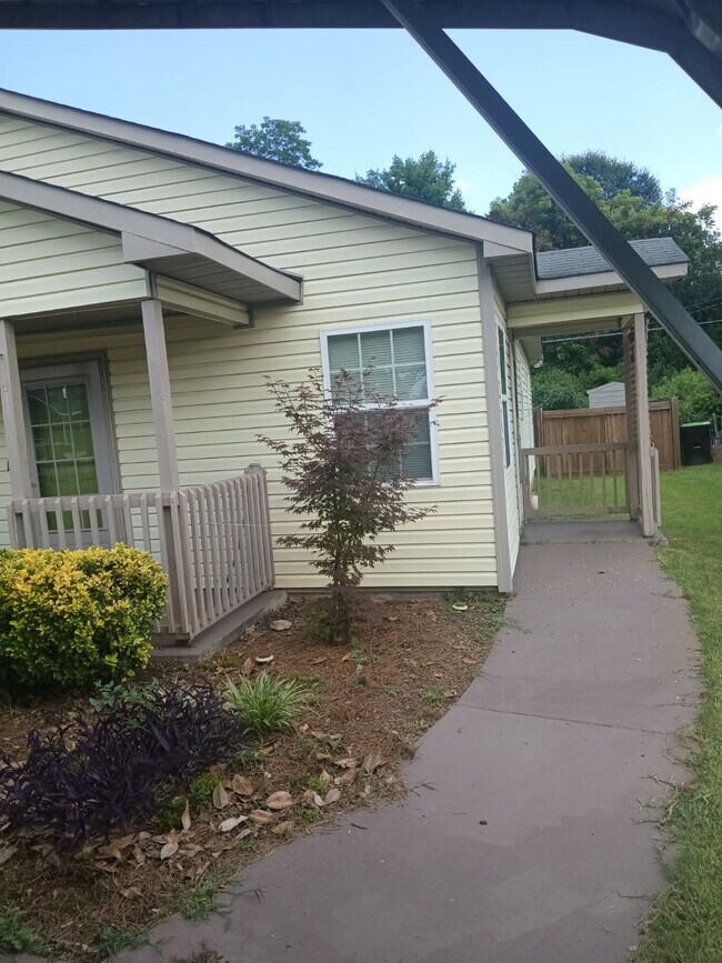Lado - 206 Orchard Way
