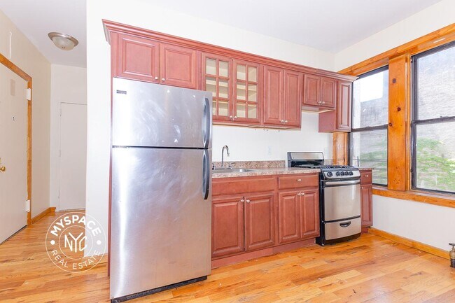 Foto del edificio - 1497 Carroll St