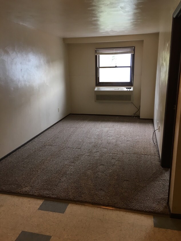 Foto principal - 118 W 4th Ave