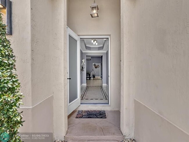 Building Photo - 14304 S Royal Cove Cir