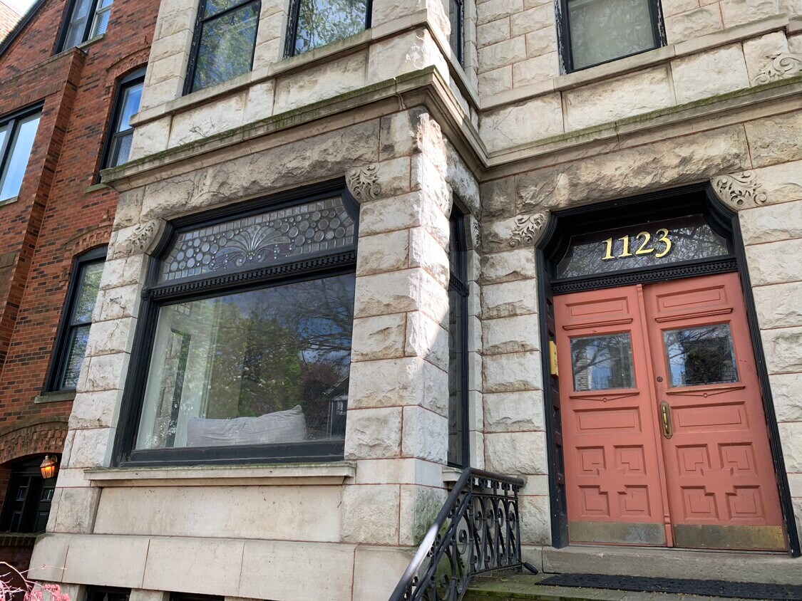 Primary Photo - 1123 W Drummond Pl
