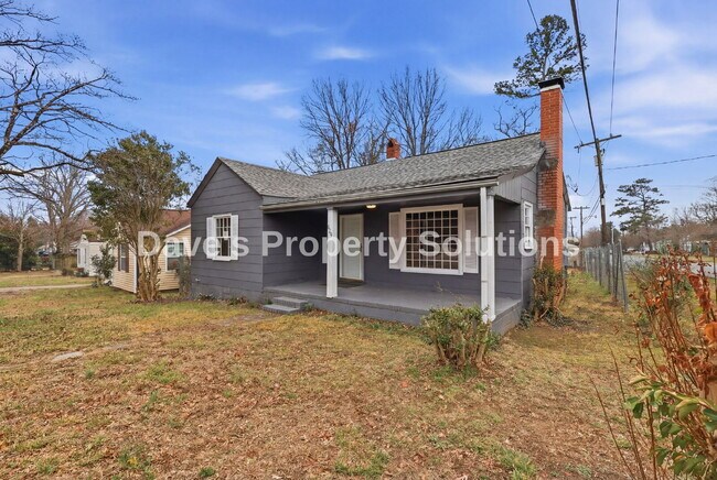 Building Photo - Beautifully updated and ready for its new tenants!