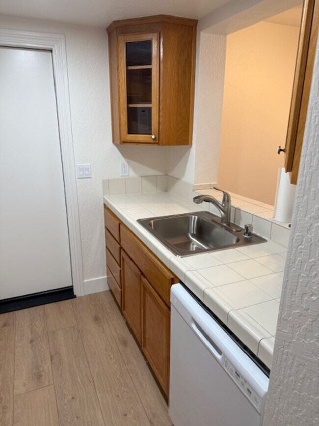 Foto del edificio - Great Condo with 1 car garage and indoor l...