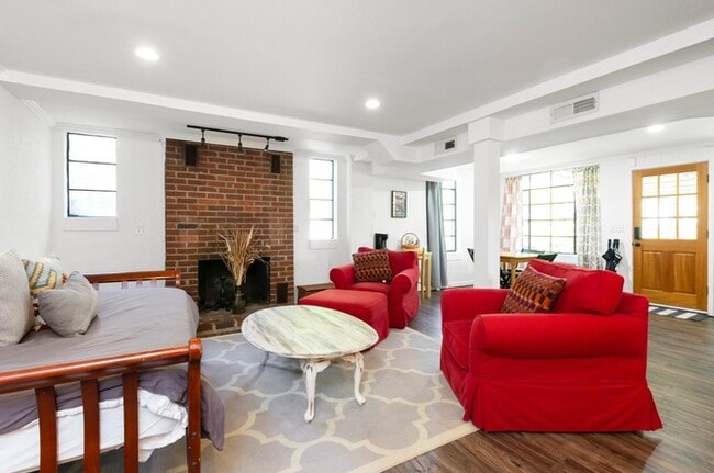 Foto del edificio - 806 Potter Ln