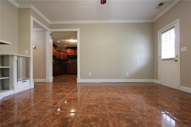 Foto del edificio - 818 Springlake Rd