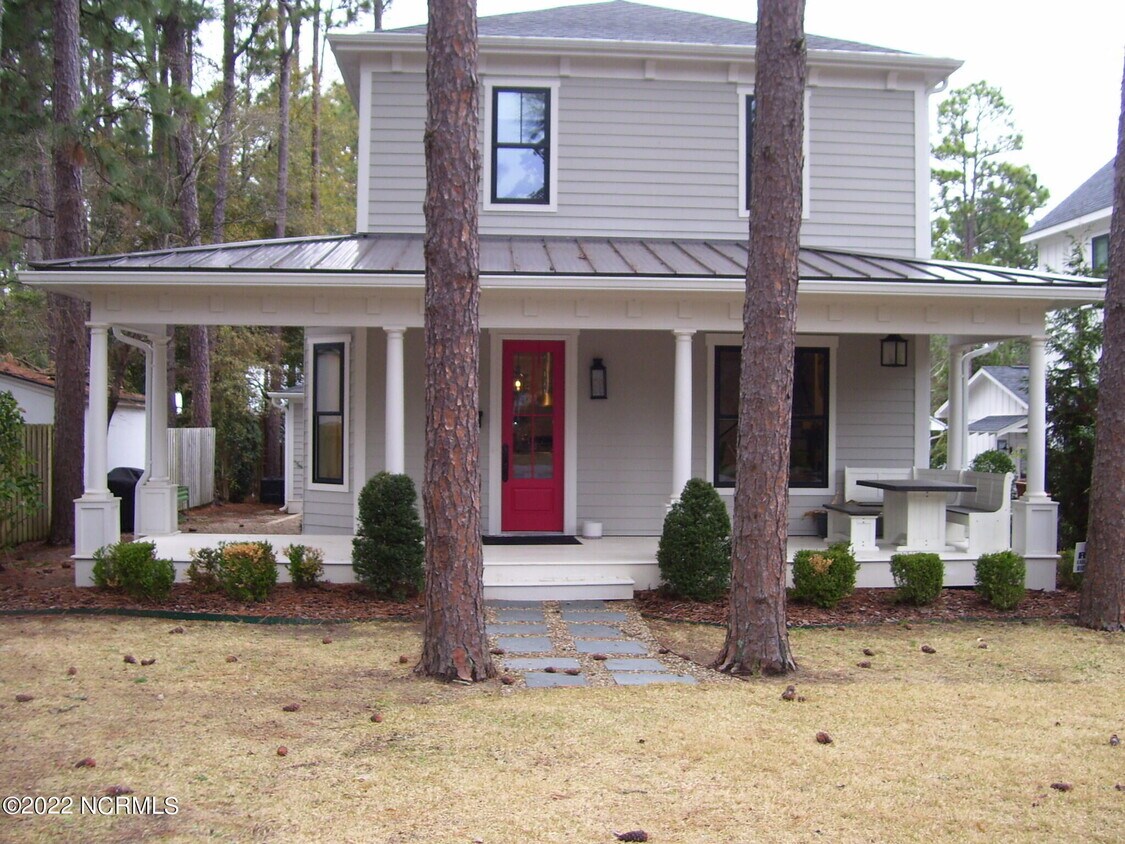 170 E Delaware Ave, Southern Pines, NC 28387 House Rental in Southern