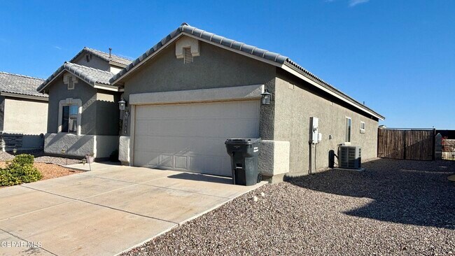 Foto del edificio - 13729 Samlesbury Ave