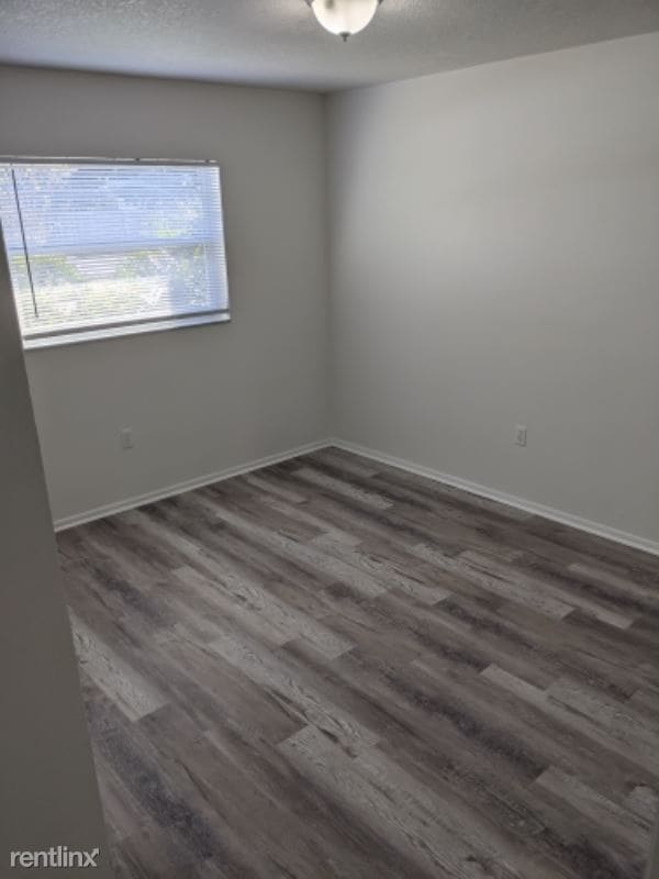 Building Photo - 2 br, 1 bath Townhome - 4624 N Goldenrod Rd