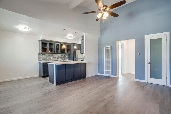 Foto del interior - Mid-Century Property Amid South LA’s Vital...