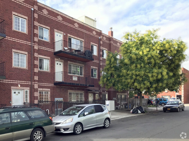 Building Photo - 104 E 28th St