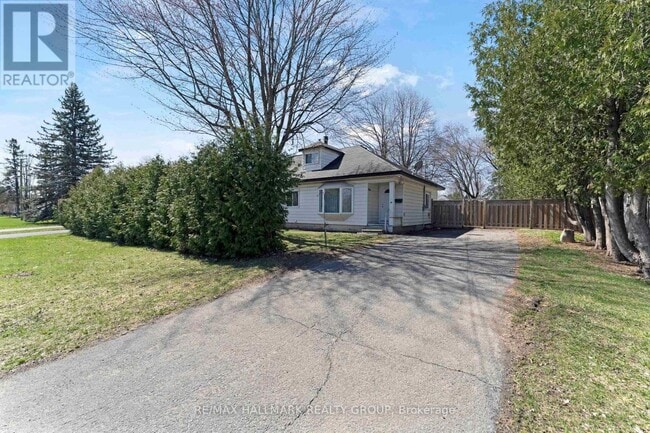 Building Photo - 984 Miss Ottawa St