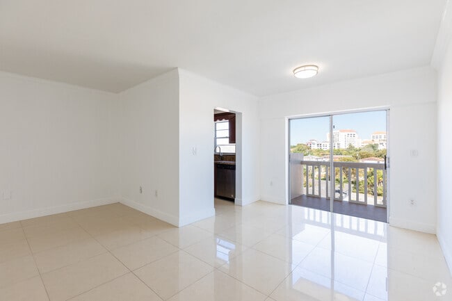Interior Photo - Gables Corinthian Plaza