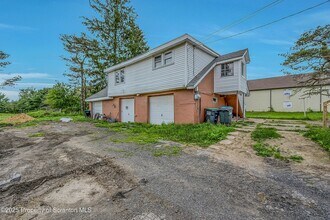 Building Photo - 664 Laurel Dr