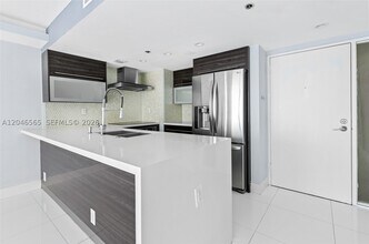Building Photo - 7601 E Treasure Dr