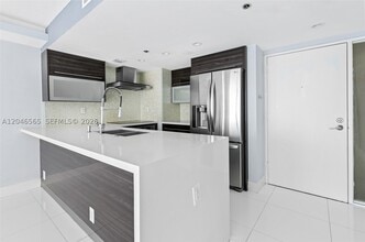Building Photo - 7601 E Treasure Dr