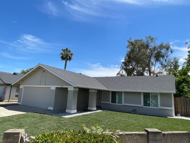 Building Photo - Beautiful Single Story Home Ready To Be Home!