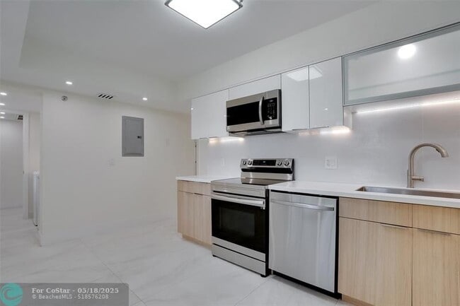 Building Photo - 2900 N Course Dr