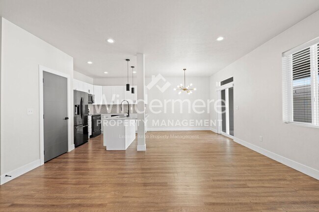 Foto del edificio - 18201 E 8th Ave