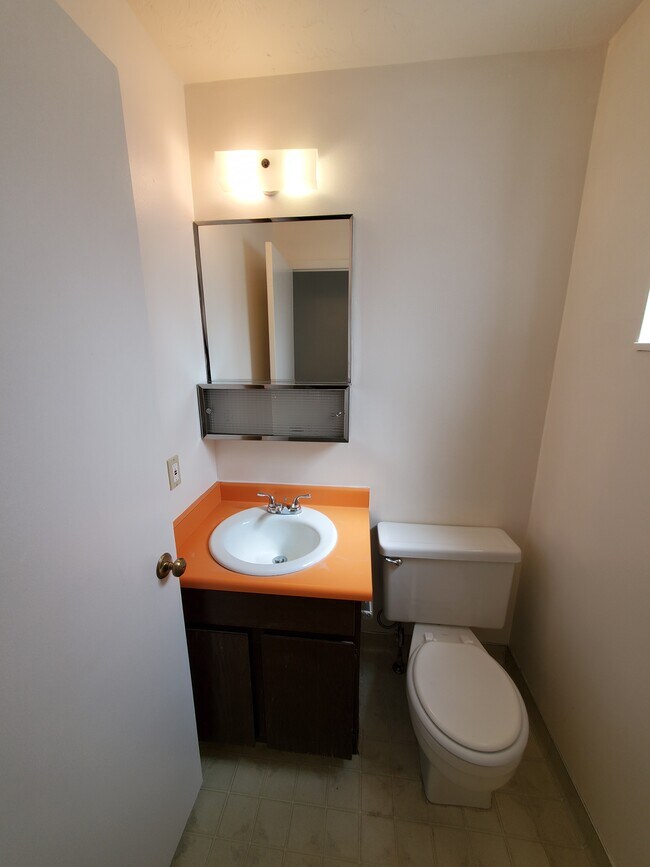 Foto del edificio - 1524 Falcon Dr