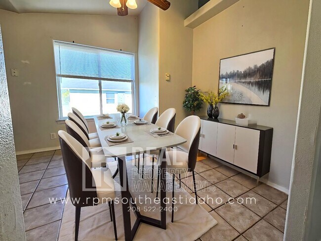 Foto del edificio - Spacious & Updated 2 Bedroom, 2 Bathroom Twin Home in Ammon with Fenced Backyard and Hookups (Ida...