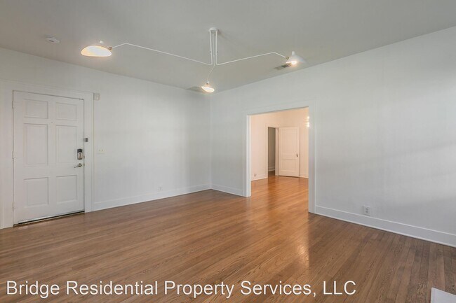 Building Photo - 3 br, 2 bath House - 2308 Tremont Avenue