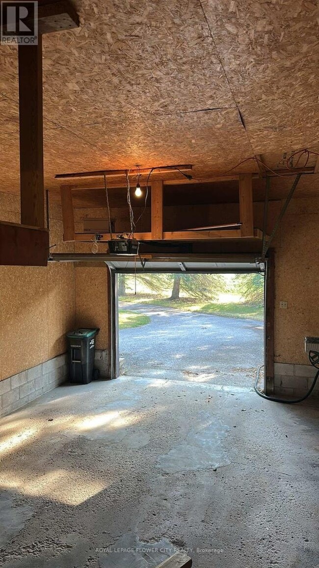 Building Photo - 7076 5TH SIDE Rd