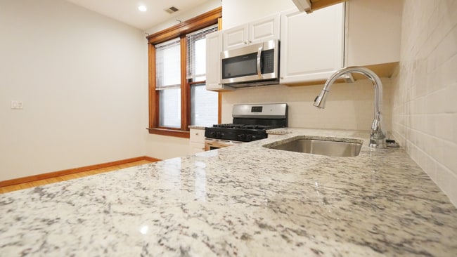 Foto del edificio - 1422 N Maplewood Ave