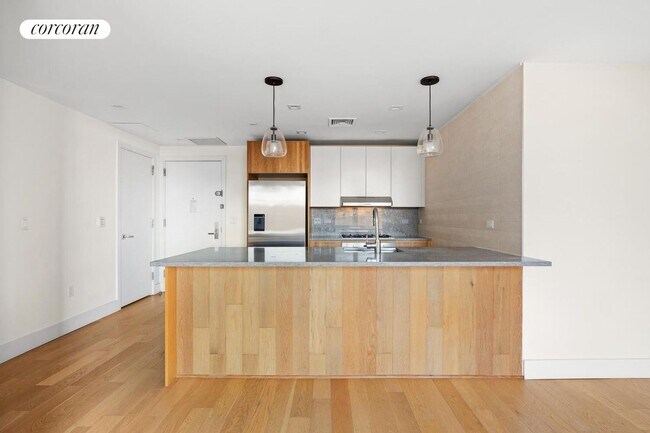 Foto del edificio - 264 Webster Ave