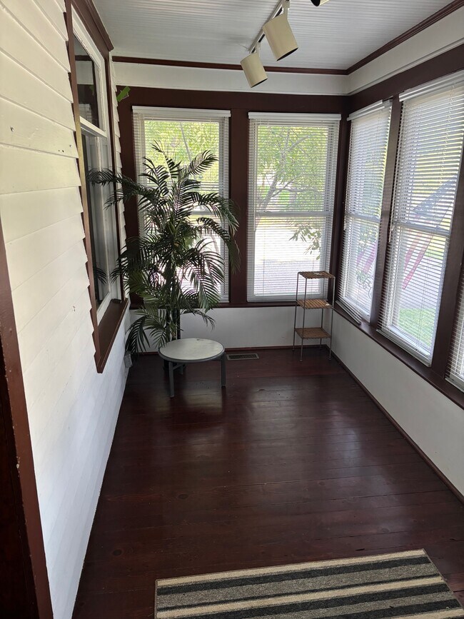 Foto del edificio - 57077 Grand River Ave