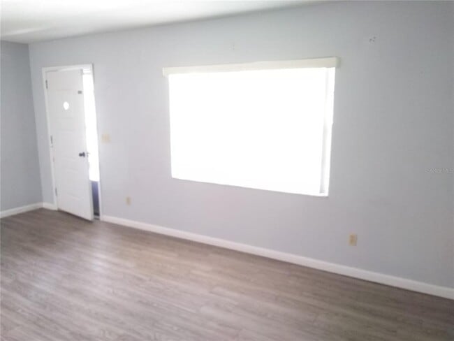 Building Photo - 9529 E Village Green Cir