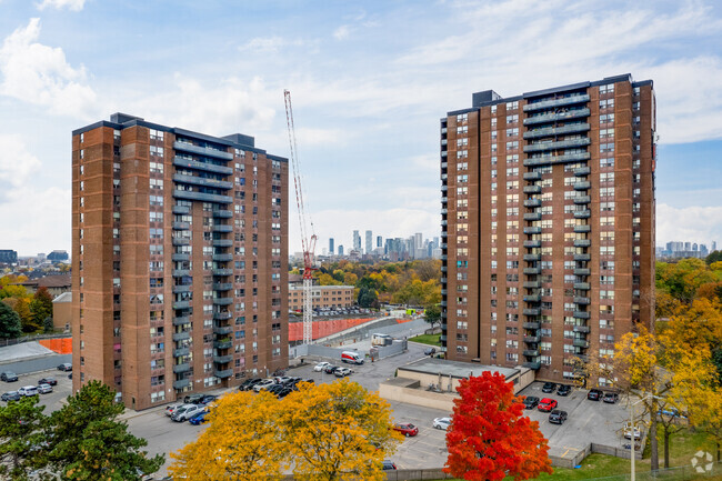 Building Photo - 600 & 620 Lolita Gardens