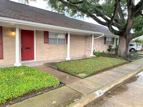 Building Photo - 10122 Shadow Wood Dr