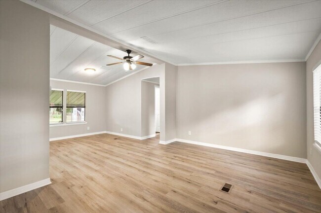 Foto del edificio - Spacious 3BR/2BA with Fenced Yard, Stainless Steel Appliances & Prime Westside Location