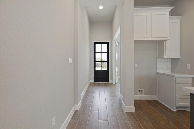 Building Photo - 104 Chinaberry Bnd