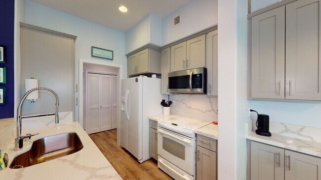Building Photo - Coconut Plantation 1214-2: 2BR Tropical Pa...