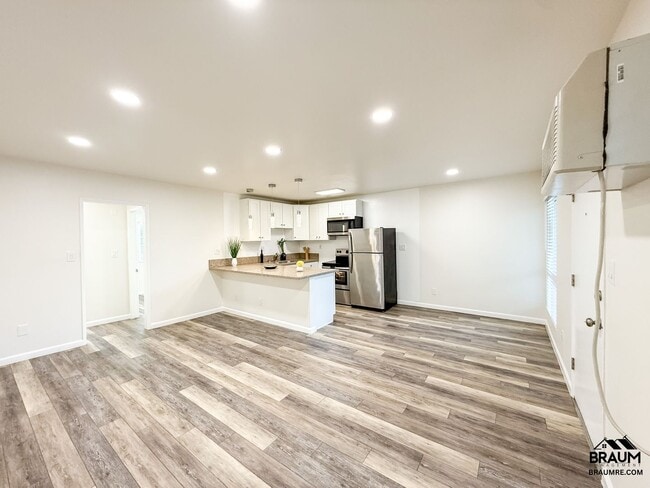 Building Photo - 5611 Fulcher Ave