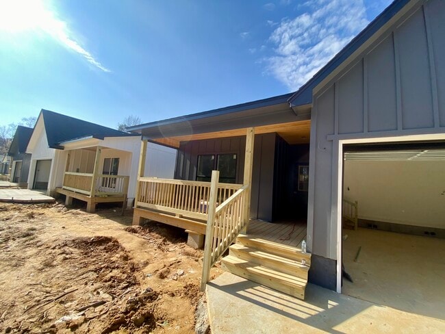 Photo - 228 Sylvan Rd House