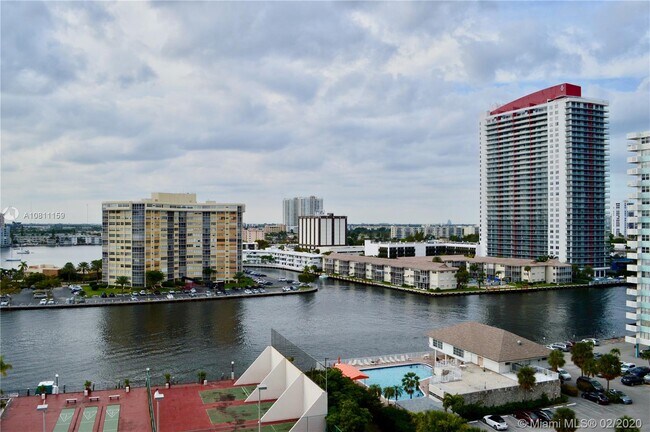 Building Photo - 1865 S Ocean Dr