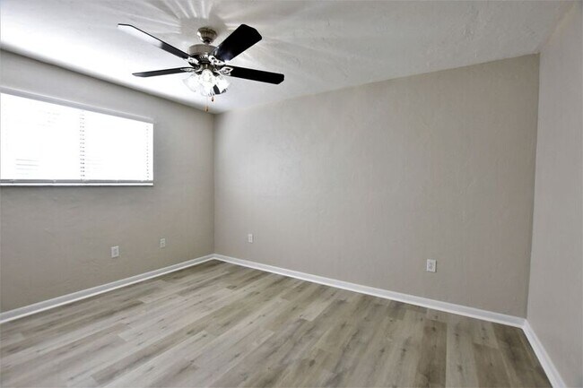Building Photo - 4131 SW 31st Dr