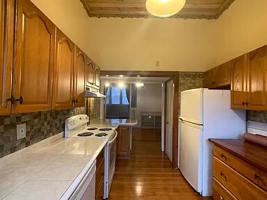 kitchen facing dining room - 167 Coggeshall Ave